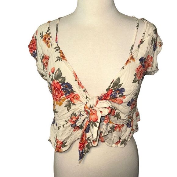 AEO NWT Size Med Floral on Cream Top
Tie Front Adjustable Straps Flirtatious - Picture 1 of 8